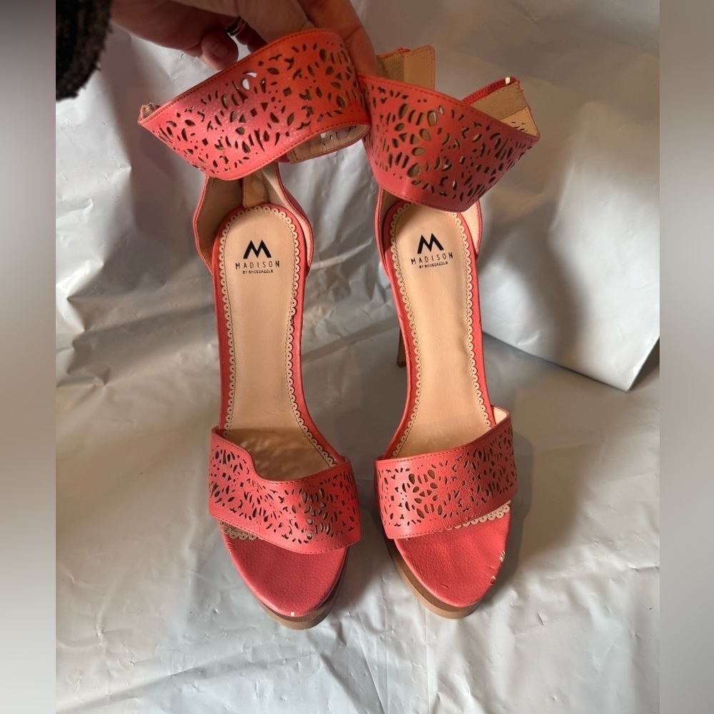 Madison by ShoeDazzle US Size 9.5 Coral High Heel Ankle Strap Gloria Sandals